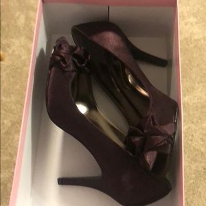 Plum colored size 7 heels.